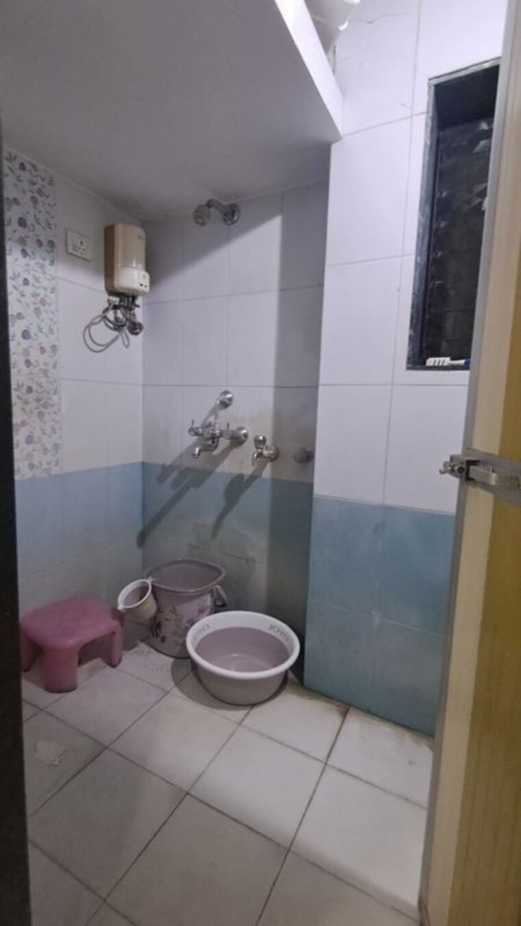 Bathroom, tulsidham-complex 1 Bedroom 400 Sq.Ft. Apartment In Kapur Bawdi Thane 10561429