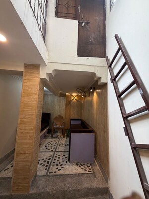  5 BHK Apartment at Kabir Road – for Rent