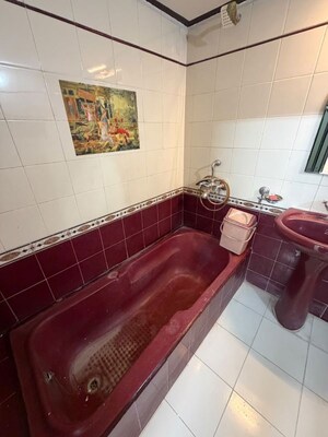 Bathroom in 5 BHK Apartment at Kabir Road – for Rent