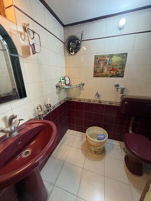 Bathroom in 5 BHK Apartment at Kabir Road – for Rent
