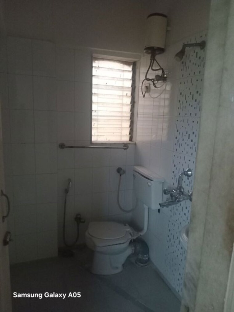 Bathroom, nagari-niwara-chs 2 Bedroom 700 Sq.Ft. Apartment In Goregaon East Mumbai 10561451