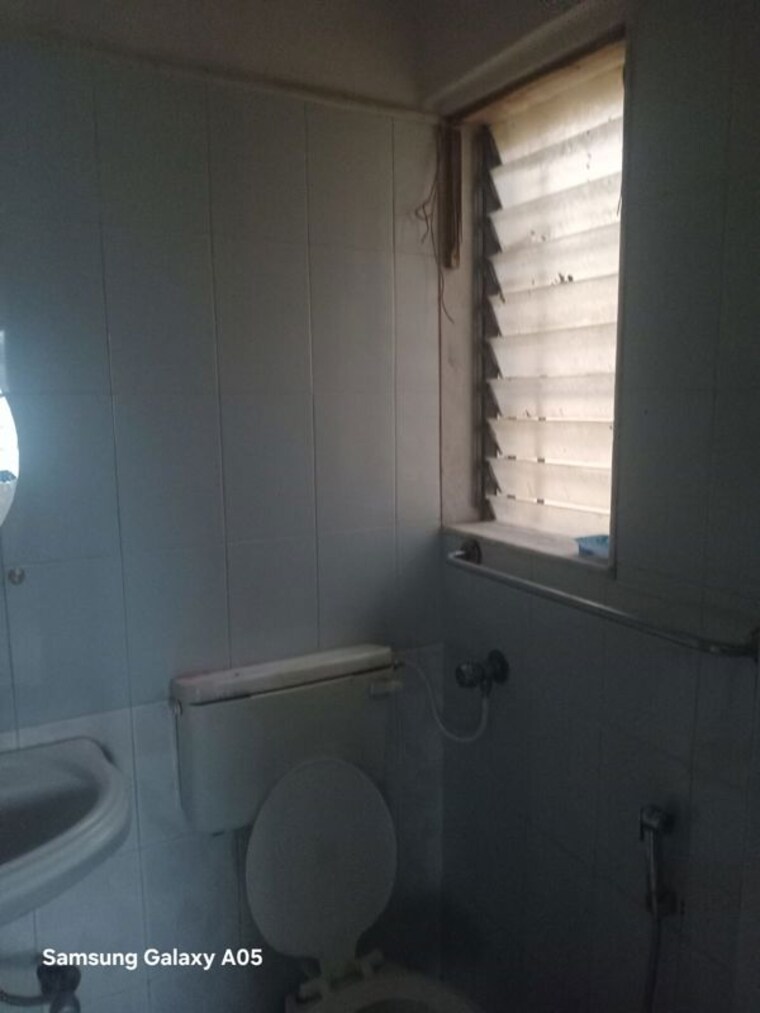 Bathroom, nagari-niwara-chs 2 Bedroom 700 Sq.Ft. Apartment In Goregaon East Mumbai 10561451