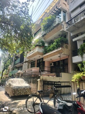  Shop For Sale in Safdarjung Enclave