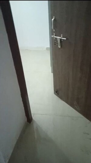 Room in 3 BHK Apartment at Ganeshpur Rahmanpur – for Sale