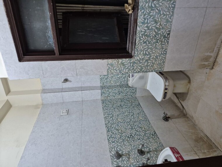 Bathroom, mayur vihar 2.5 Bedroom 550 Sq.Ft. Builder Floor In Mayur Vihar Delhi 10561780