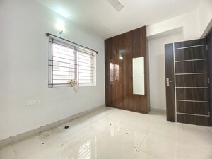 Room in 2 BHK Builder Floor at Hsr Layout Sector 3 – for Rent