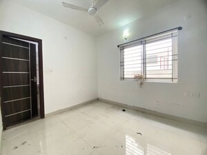 Room in 2 BHK Builder Floor at Hsr Layout Sector 3 – for Rent
