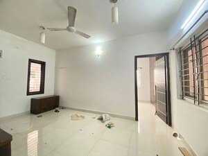 Room in 2 BHK Builder Floor at Hsr Layout Sector 3 – for Rent