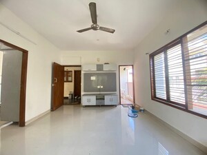 Room in 2 BHK Builder Floor at Hsr Layout Sector 3 – for Rent