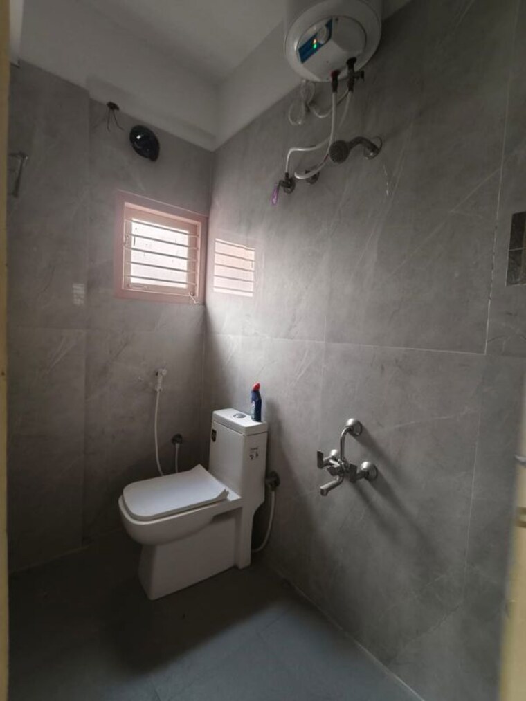 Bathroom, hsr layout 2 Bedroom 1100 Sq.Ft. Builder Floor In Hsr Layout Bangalore 10561828