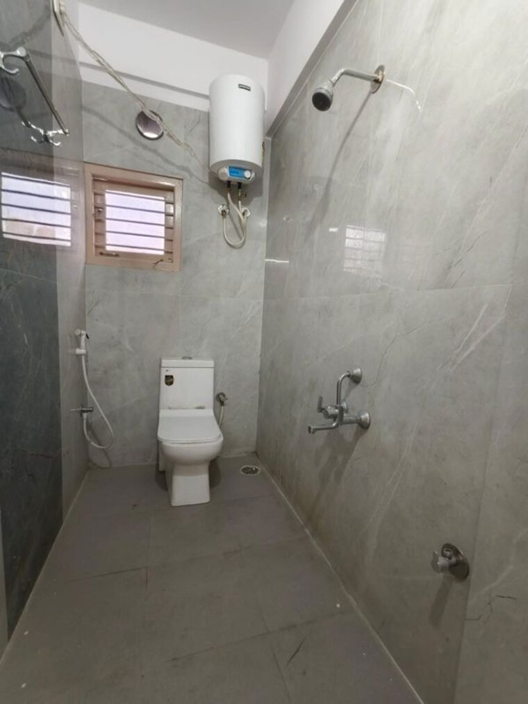 Bathroom, hsr layout 2 Bedroom 1100 Sq.Ft. Builder Floor In Hsr Layout Bangalore 10561828