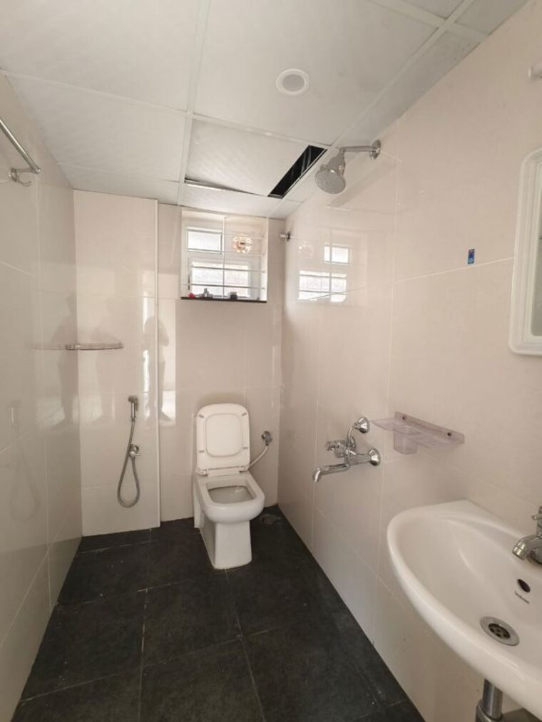 Bathroom, hsr layout sector 2 2 Bedroom 1200 Sq.Ft. Builder Floor In Hsr Layout Sector 2 Bangalore 10561834