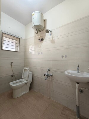 Bathroom in 2 BHK Builder Floor at Hsr Layout Sector 3 – for Rent