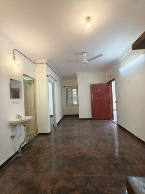 Room in 2 BHK Builder Floor at Hsr Layout Sector 3 – for Rent