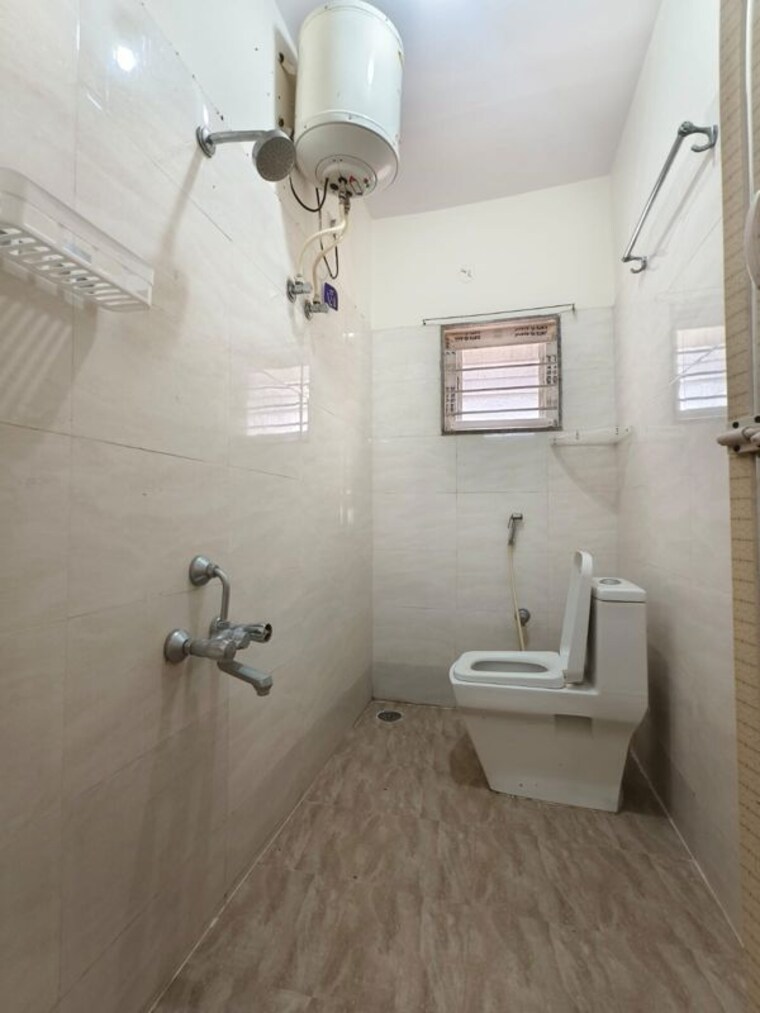 Bathroom, hsr layout sector 3 2 Bedroom 1000 Sq.Ft. Builder Floor In Hsr Layout Sector 3 Bangalore 10561839