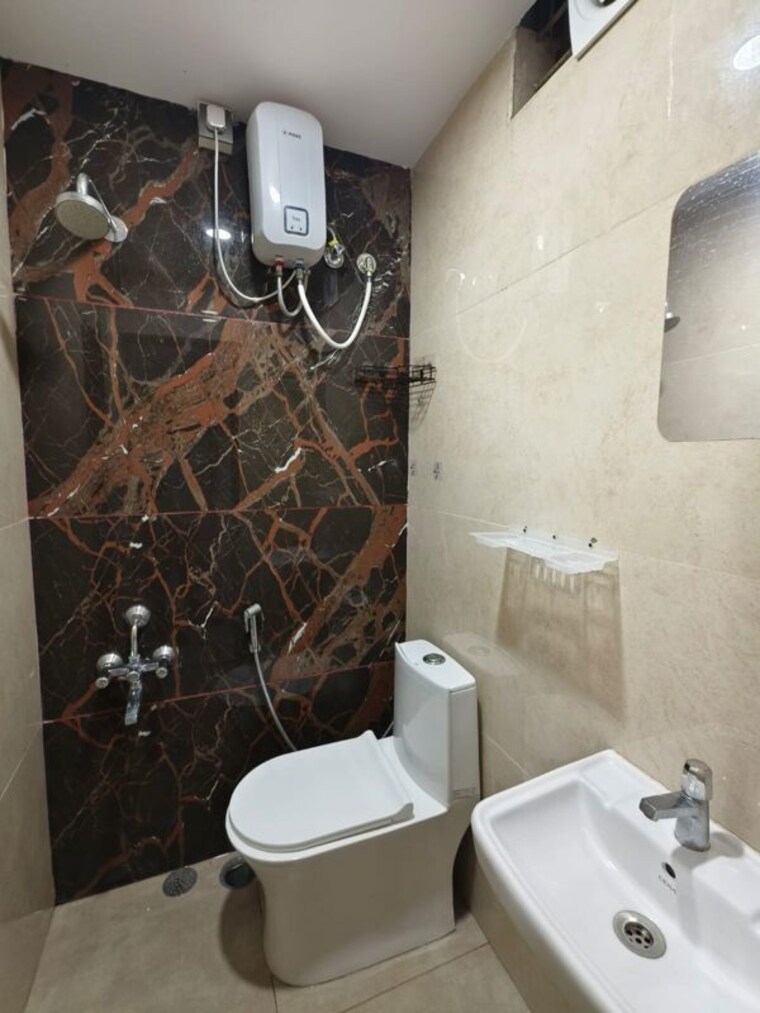 Bathroom, hsr layout 1 RK 500 Sq.Ft. Builder Floor In Hsr Layout Bangalore 10561842