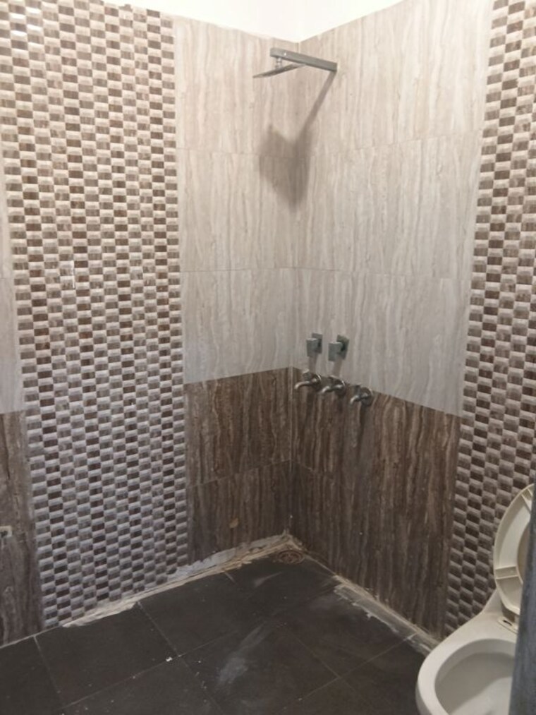 Bathroom, mona-greens 2 Bedroom 92 Sq.Yd. Builder Floor In Ghazipur Zirakpur 10561859