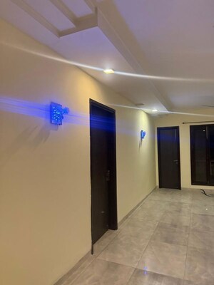 Room in 3 BHK Builder Floor at Sukhdev Vihar – for Rent