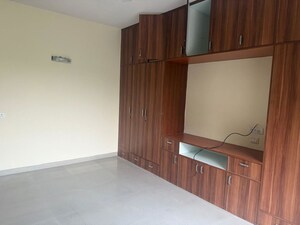 Room in 3 BHK Builder Floor at Sukhdev Vihar – for Rent
