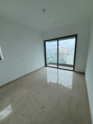 Room in 3 BHK Apartment at Kalpataru Immensa, Kolshet Road – for Sale