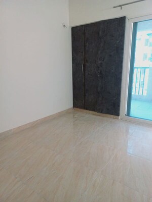 2.5 BHK Apartment For Rent in VVIP Homes, Gaur City 2