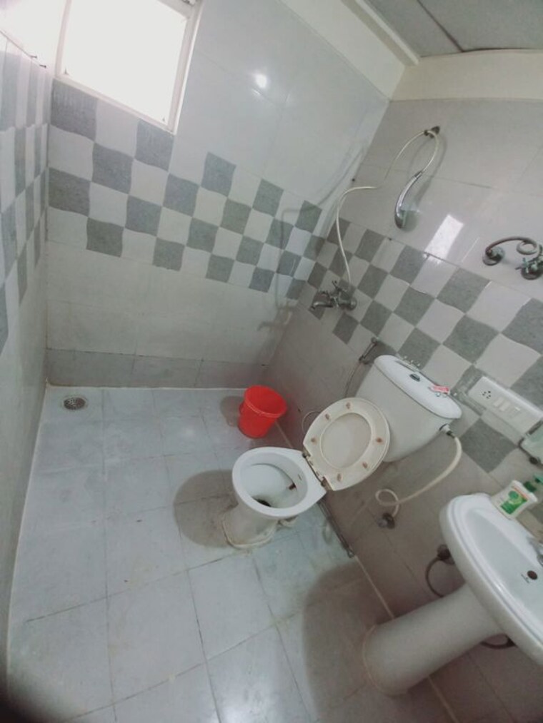 Bathroom, vvip-homes 2.5 Bedroom 1235 Sq.Ft. Apartment In Gaur City 2 Greater Noida 10561959
