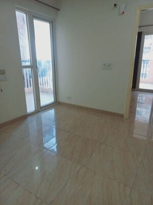Room in 2.5 BHK Apartment at VVIP Homes, Gaur City 2 – for Rent