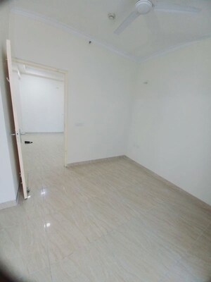 Room in 2.5 BHK Apartment at VVIP Homes, Gaur City 2 – for Rent