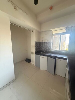Room in 2 BHK Apartment at Lodha Amara, Kolshet Road – for Sale