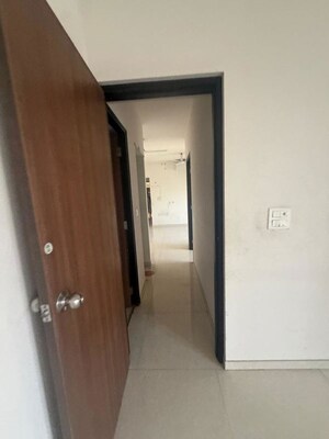 Room in 2 BHK Apartment at Lodha Amara, Kolshet Road – for Sale