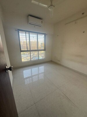 Room in 2 BHK Apartment at Lodha Amara, Kolshet Road – for Sale