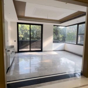 Room in 3 BHK Apartment at Lalbaug – for Rent