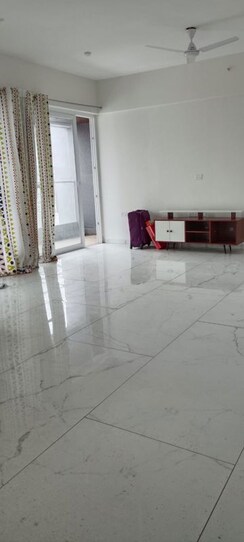 3 BHK + Servant Room,Extra Room,Store Room Apartment For Rent in Mandarin 33 West Avenue