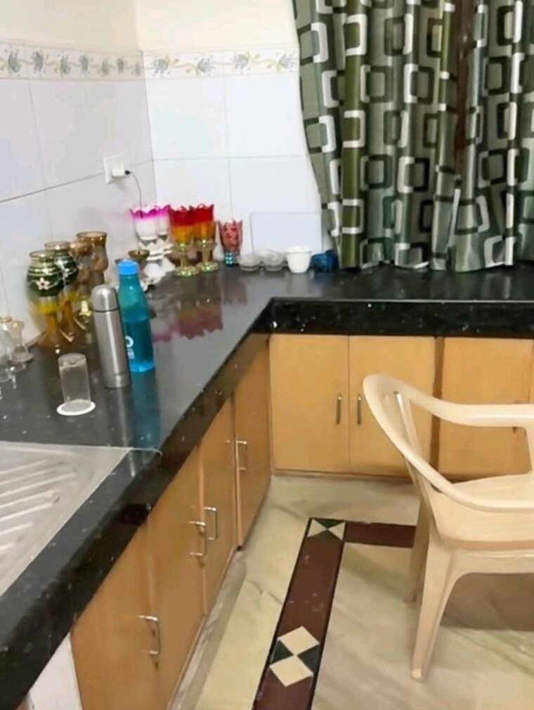 Kitchen, alpha ii greater noida 6 Bedroom 200 Sq.Mt. Independent House In Alpha Ii Greater Noida Greater Noida 10562009