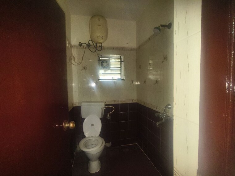 Bathroom, rs-green-view 2.5 Bedroom 1450 Sq.Ft. Apartment In Yemalur Bangalore 10562021