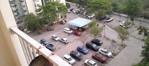 Parking in 3.5 BHK Builder Floor at Alaknanda Apartment Gomti Nagar, Gomti Nagar – for Rent