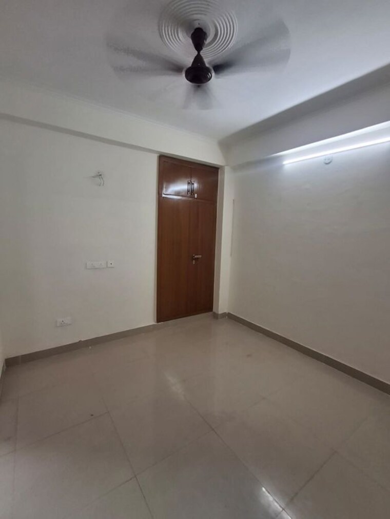 Room, rwa-apartments-sector-122 2 Bedroom 2000 Sq.Ft. Apartment In Sector 122 Noida 10562044