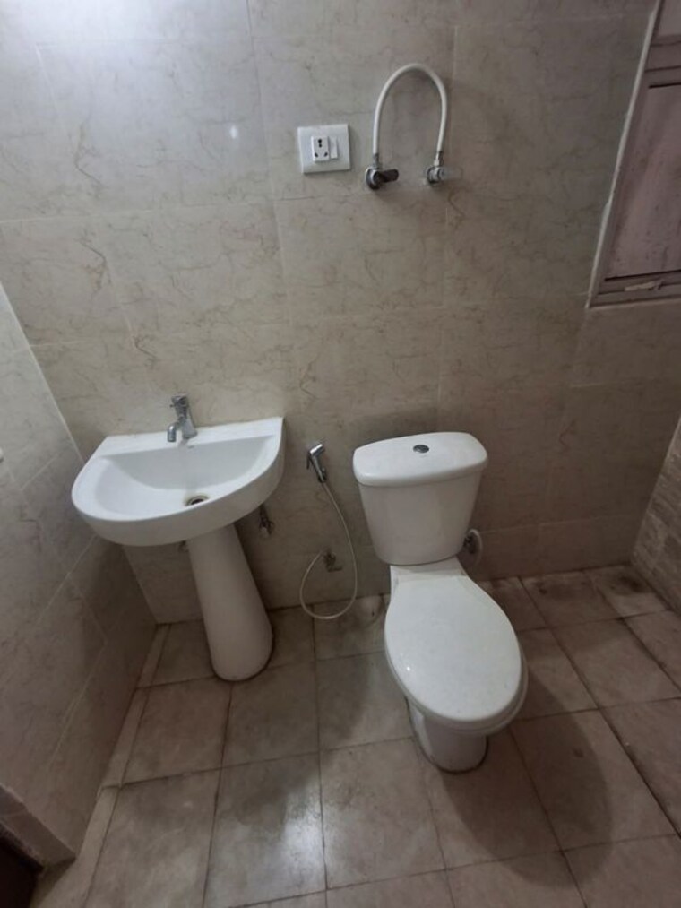 Bathroom, rwa-apartments-sector-122 2 Bedroom 2000 Sq.Ft. Apartment In Sector 122 Noida 10562044
