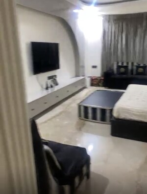Room in 4 BHK Builder Floor at Shanti Kunj – for Rent