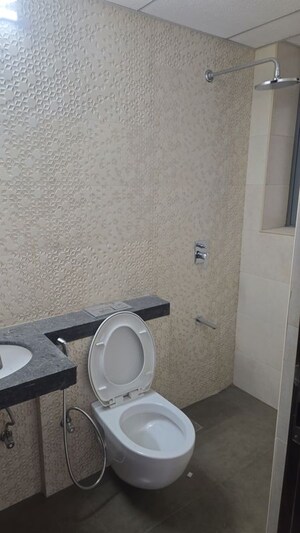 Bathroom in 1.5 BHK Apartment at Kalpataru Elitus, Mulund West – for Rent