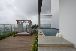 Staircase in 4 BHK Apartment at Oberoi Exquisite Goregaon, Goregaon East – for Sale