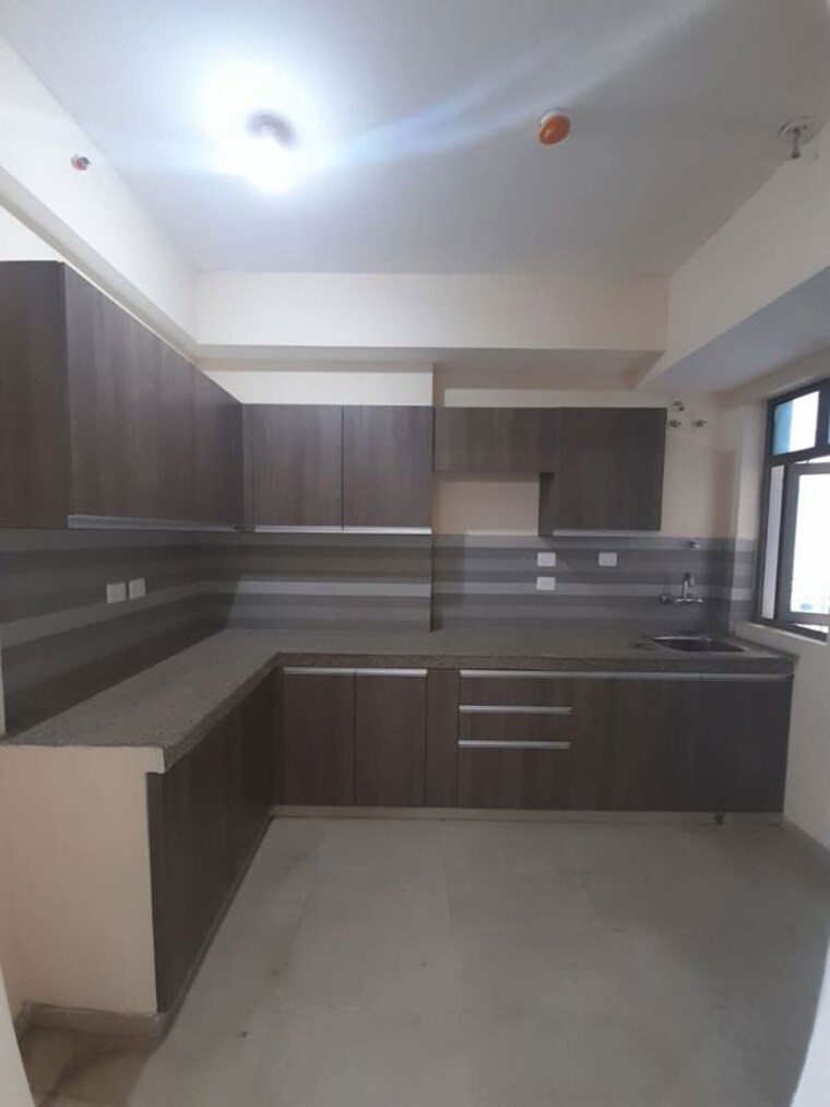Kitchen, paras-dews 3.5 Bedroom 1760 Sq.Ft. Apartment In Sector 106 Gurgaon 10562069