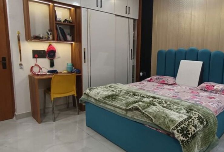 3 BHK + Servant Room 2260 Sq.Ft. Builder Floor in BPTP Parkland