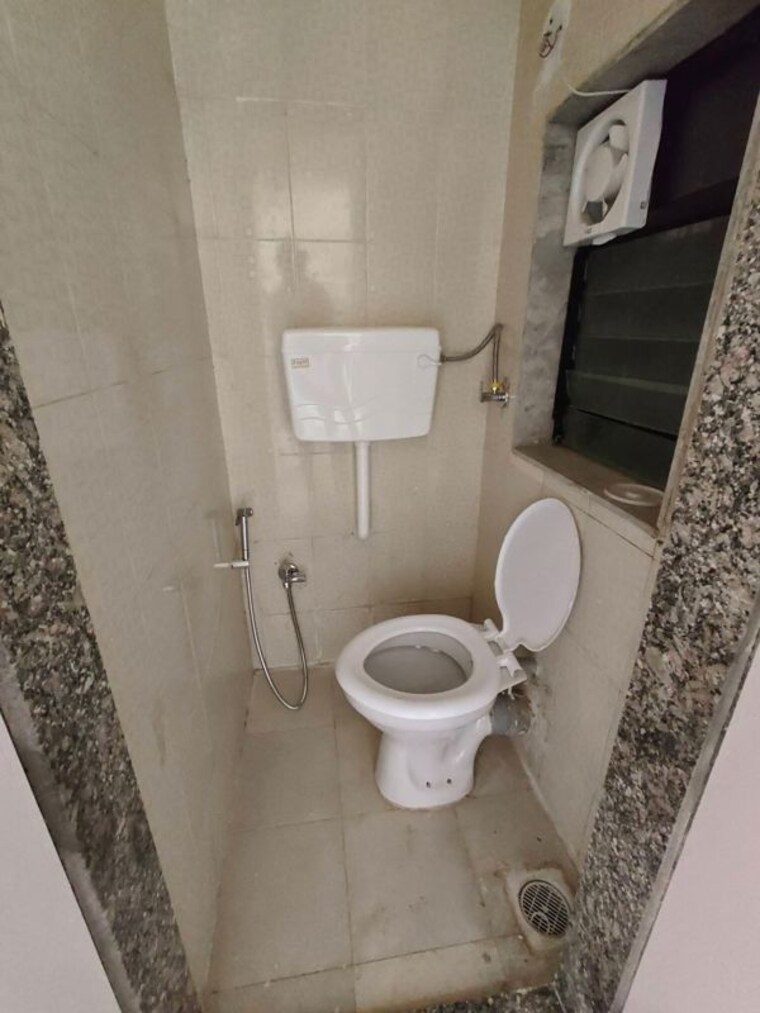 Bathroom, shree-ganesh-chs-worli 1 Bedroom 515 Sq.Ft. Apartment In Worli Mumbai 10562073