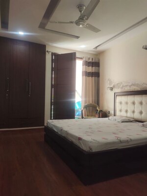Bedroom in 4 BHK Builder Floor at Green Park – for Sale