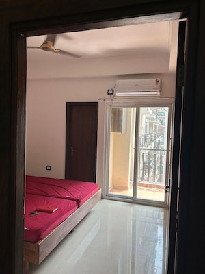Bedroom in 2.5 BHK Apartment at Sector 77 – for Rent