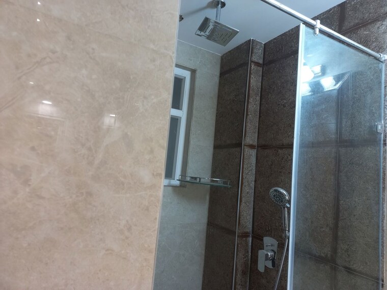 Bathroom, lajpat nagar iii 3 Bedroom 200 Sq.Yd. Builder Floor In Lajpat Nagar Iii Delhi 7569543