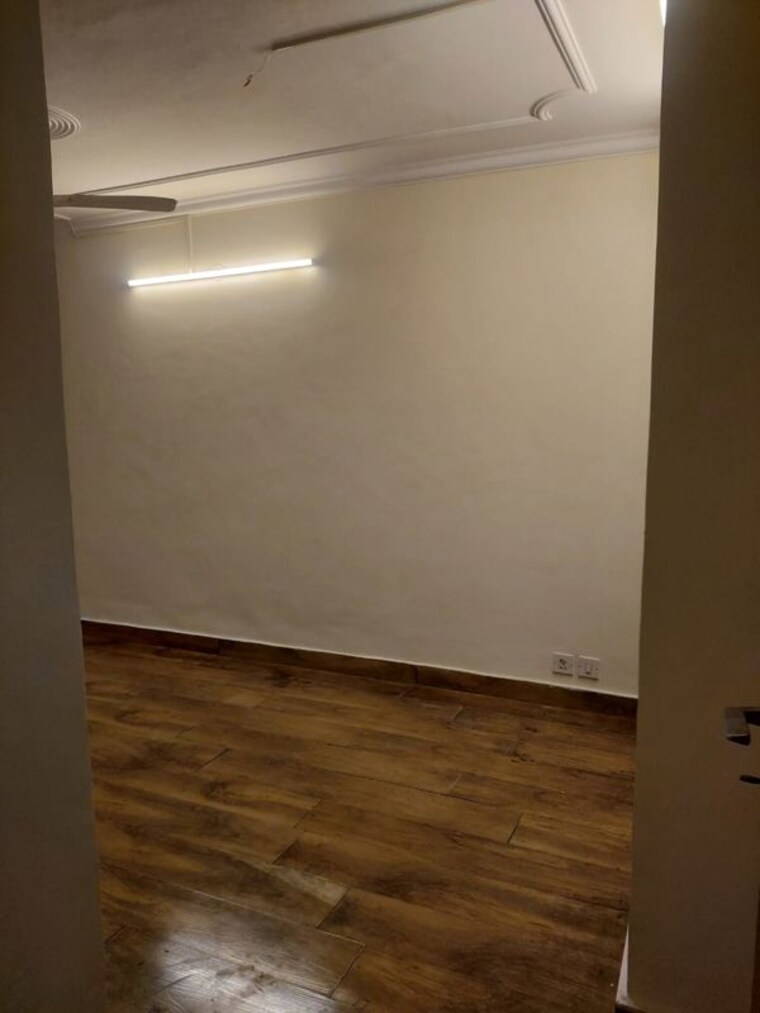 Room, greater kailash i Commercial Office Space 1800 Sq.Ft. In Greater Kailash I Delhi 10562153