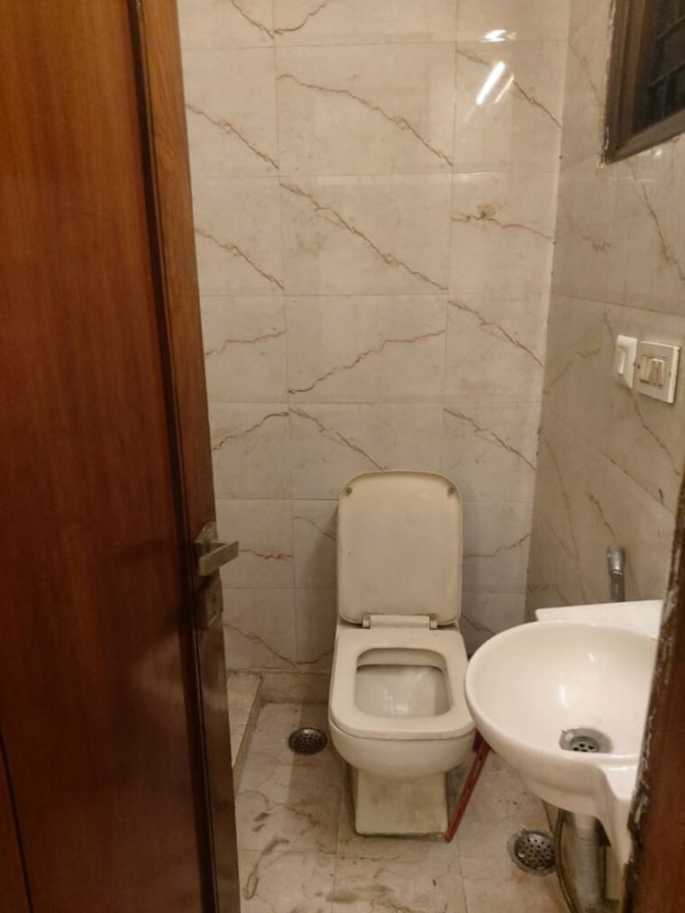 Bathroom, greater kailash i Commercial Office Space 1800 Sq.Ft. In Greater Kailash I Delhi 10562153