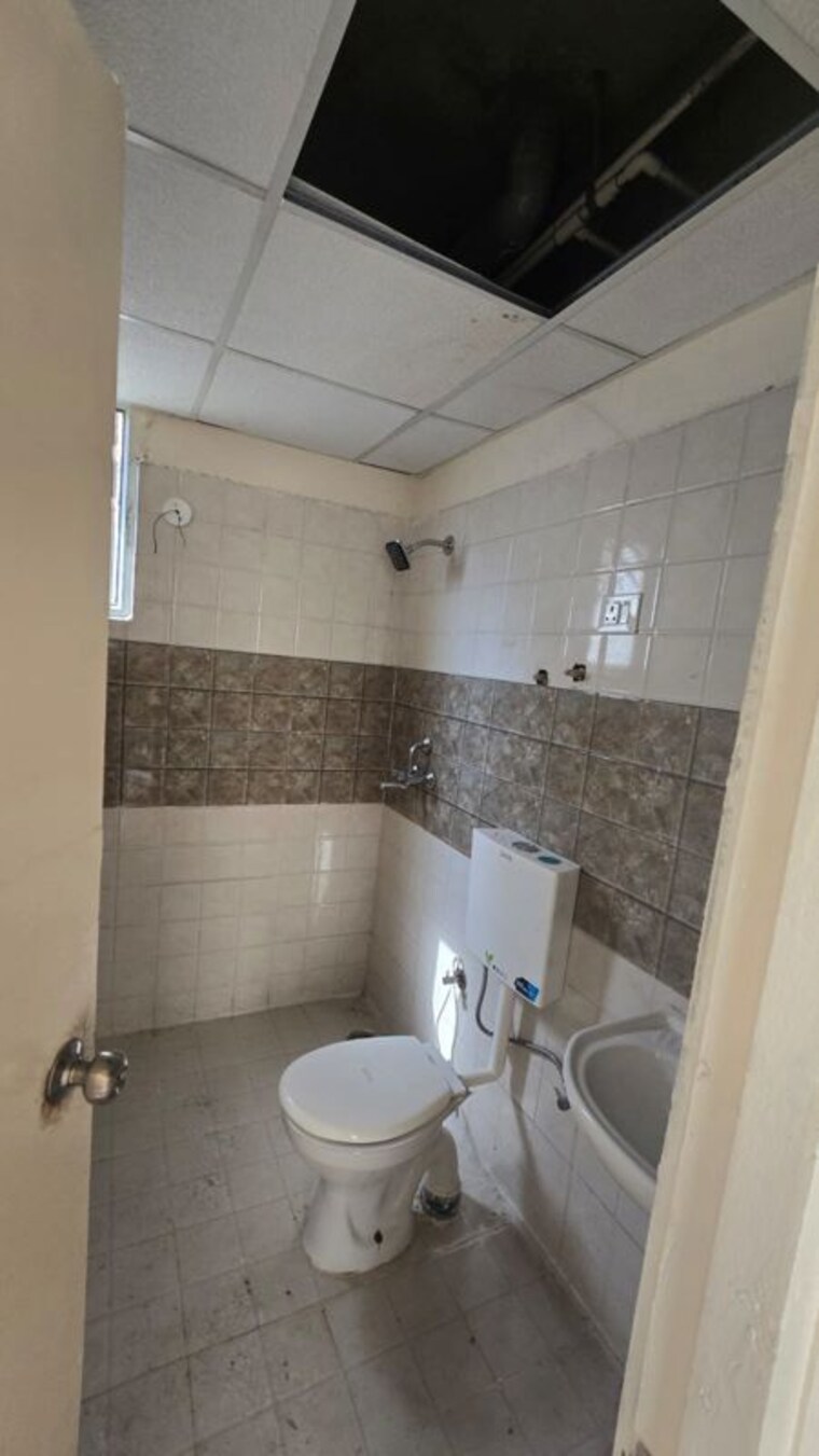 Bathroom, mrg-the-balcony 2 Bedroom 750 Sq.Ft. Apartment In Sector 93 Gurgaon 10562211